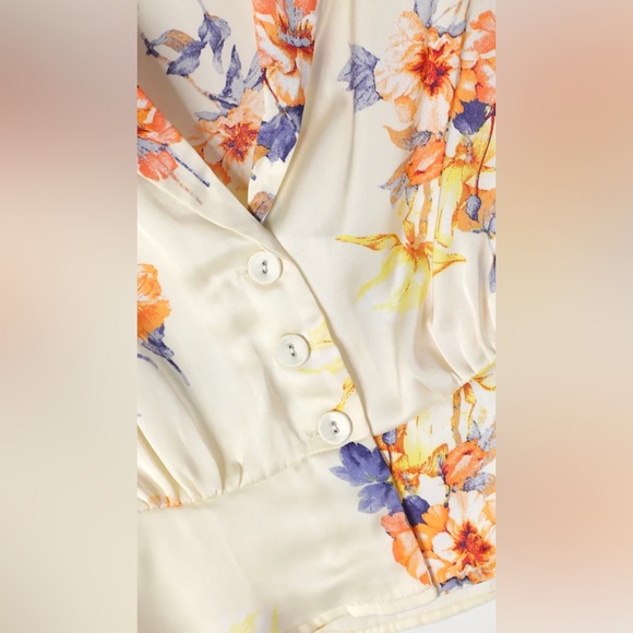 Lulu’s Into the Bliss Cream Floral Print Short Sleeve Crop Top Size SMALL - Picture 4 of 14